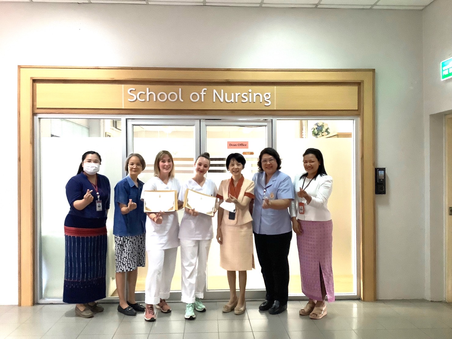 The School of Nursing Mae Fah Luang University, awarded certificates of completion of the adult and elderly nursing practicum to exchange students .