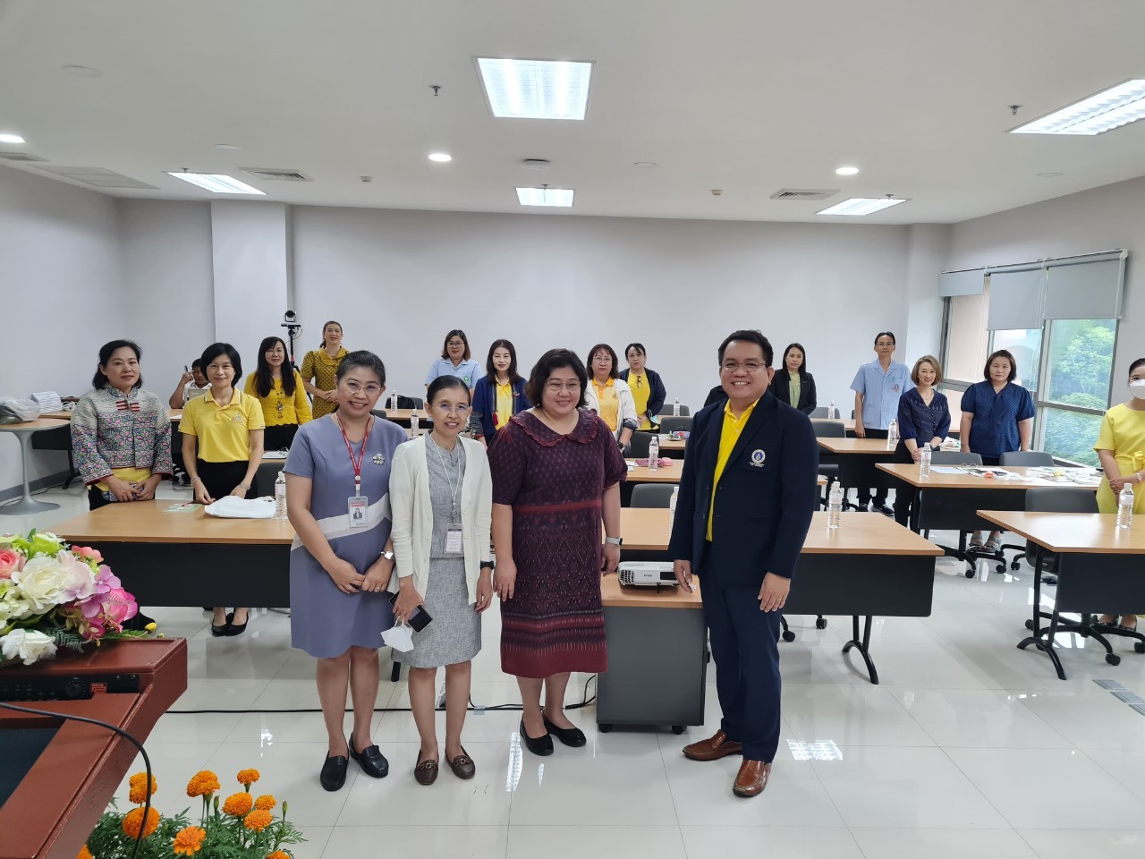 The MFU School of Nursing, in collaboration with the MFU Center for Academic Services, organized a project to update knowledge for nurse practitioners.  