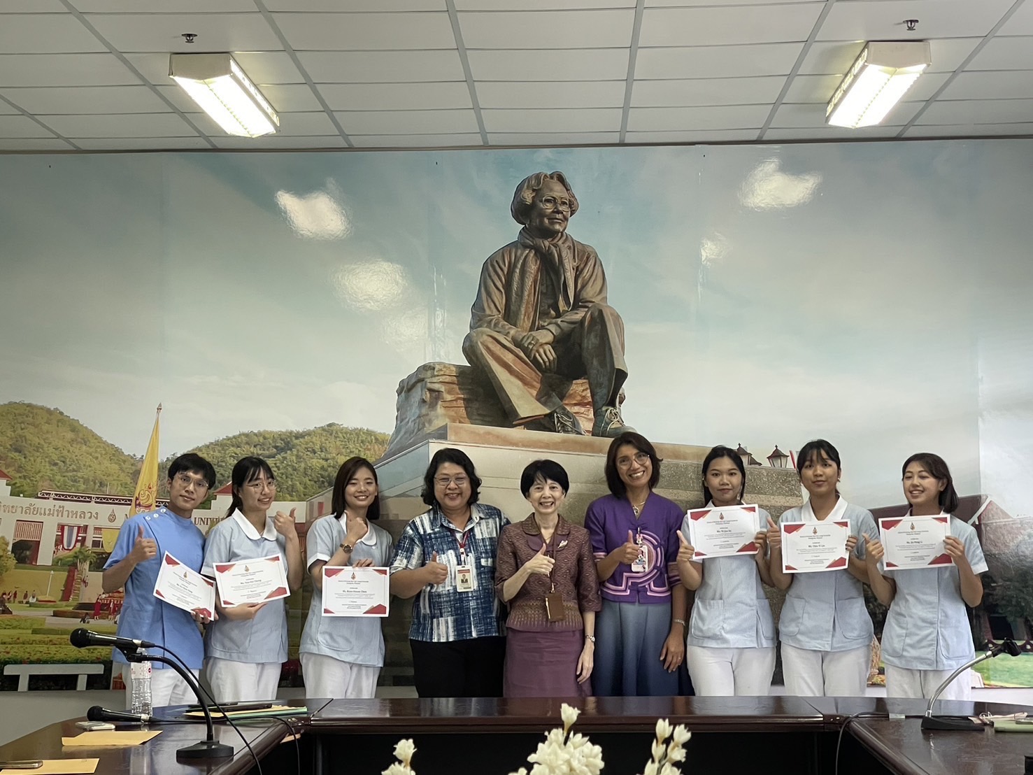 Awarding Certificates of Course Completion to Taiwanese Exchange Students