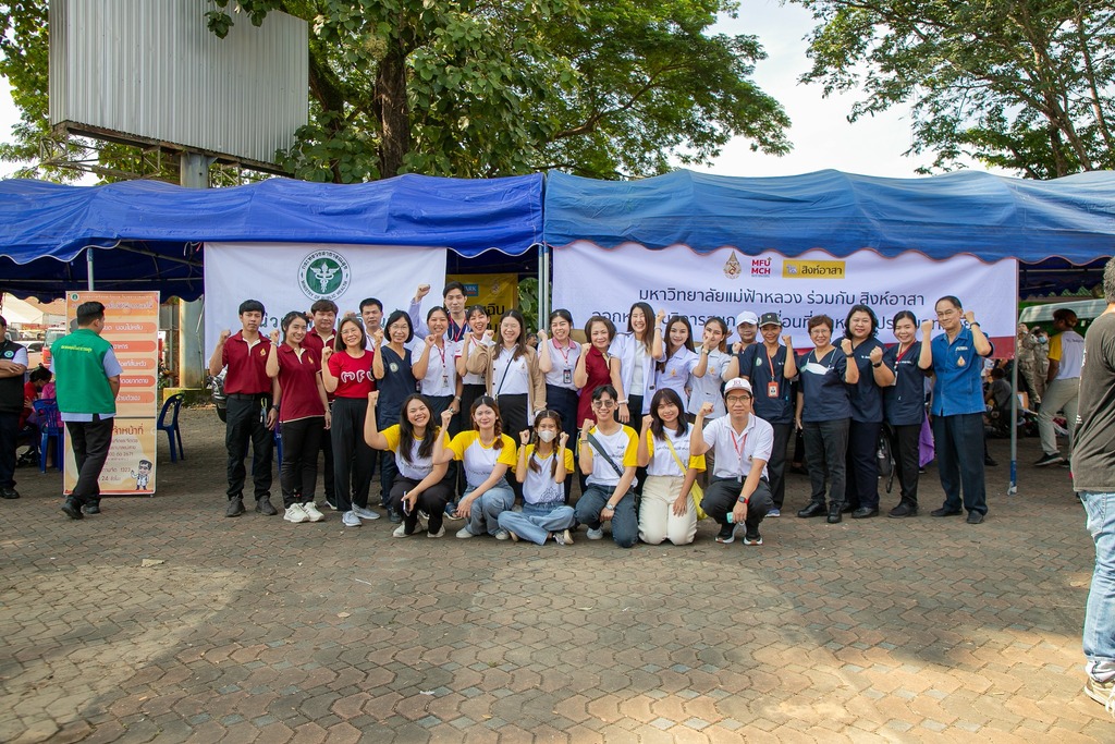 Providing first aid and basic health screenings for flood-affected residents (September 19, 2024). ออกหน่วยปฐมพยาบาลเพื่อช่วยเหลือและคัดกรองสุขภาพเบื้องต้น ให้แก่ประชาชนผู้ประสบอุทกภัย