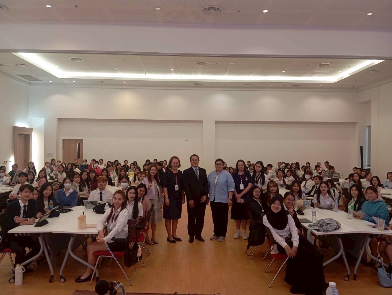 รายวิชา Design Thinking and Digital Technology for Health and Nursing Care จัดบรรยายพิเศษด้านการพัฒนานวัตกรรม/The course Design Thinking and Digital Technology for Health and Nursing Care organized a special lecture on innovation development