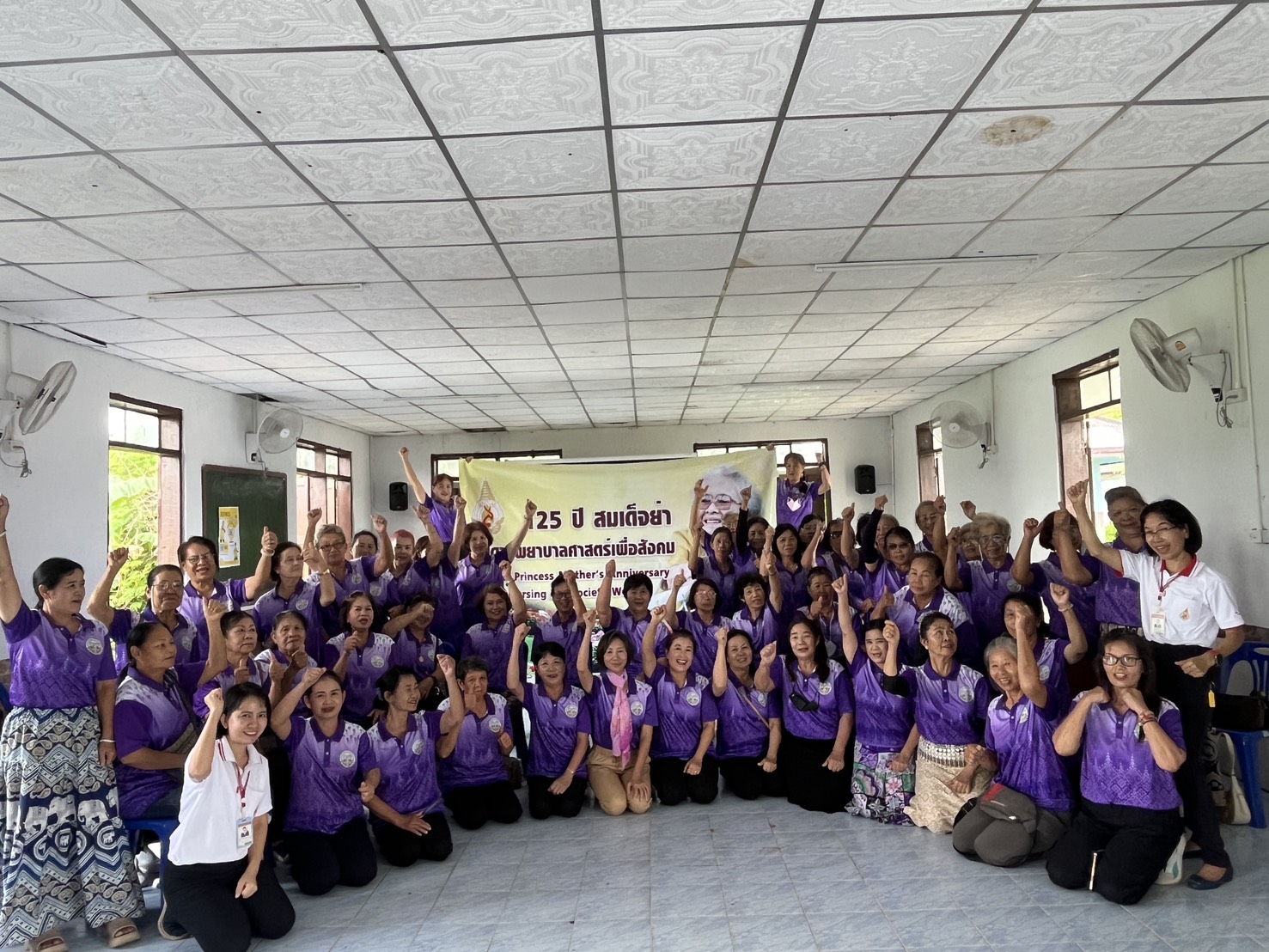 โครงการแพทย์อาสาบรมราชกุมารี มหาวิทยาลัยแม่ฟ้าหลวง นำโดยอาจารย์สำนักวิชาพยาบาลศาสตร์ ให้ความรู้แก่ผู้สูงอายุในพื้นที่ตำบลนางแล