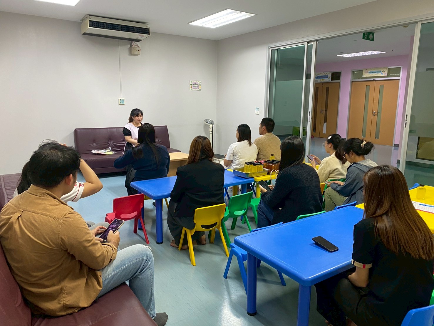 งานสวัสดิการบ้านเด็กเล็ก สำนักวิชาพยาบาลศาสตร์ มฟล. จัดประชุมผู้ปกครอง ร่วมพัฒนาเด็กตามแนวทาง Nurturing Care/MFU Child Home, School of Nursing, Holds Parent Meeting to Promote Child Development Based on the Nurturing Care Approach