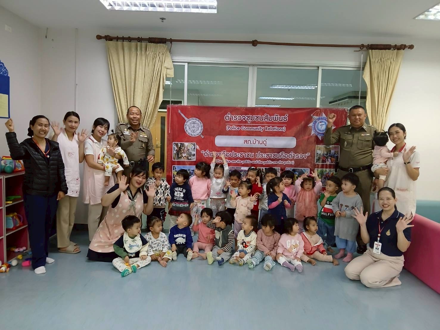 งานสวัสดิการบ้านเด็กเล็ก สำนักวิชาพยาบาลศาสตร์ มฟล. จัดอบรม “หนี ซ่อน สู้” เสริมทักษะความปลอดภัยแก่ครู/MFU Child Home, School of Nursing, Organizes “Run, Hide, Fight” Training to Enhance Safety Skills for Teachers