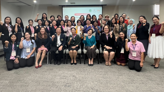 อาจารย์พิมคณภรณ์ ตระกูลต่อวงศ์ และนางสาวกฤษณา มูลฐี เป็นตัวแทนสำนักวิชาพยาบาลศาสตร์ เข้าร่วมประชุมที่จัดขึ้นโดยกรมอนามัยร่วมกับมูลนิธิศูนย์นมแม่แห่งประเทศไทย Lecturer Pimkanabhon Trakooltorwong and Miss Kritsana moonthi participated in the workshop