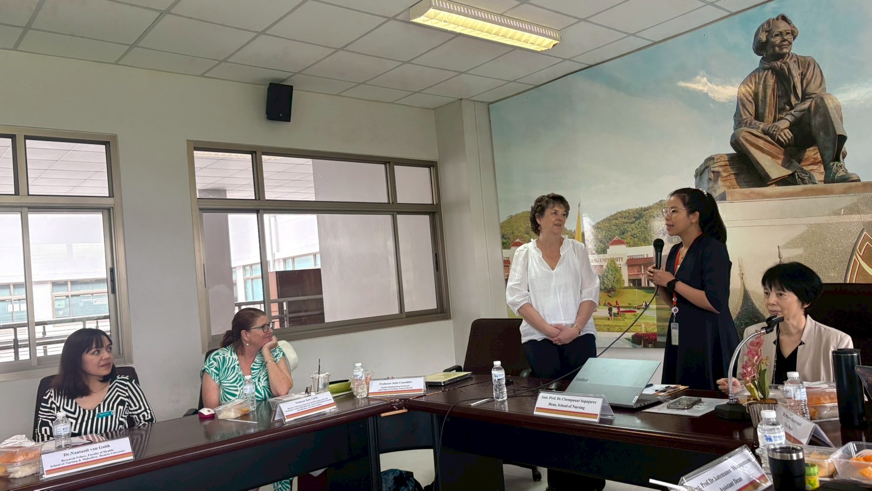 MFU News : LINE_ALBUM_Deakin_29_Apr_250502_12_0.jpg