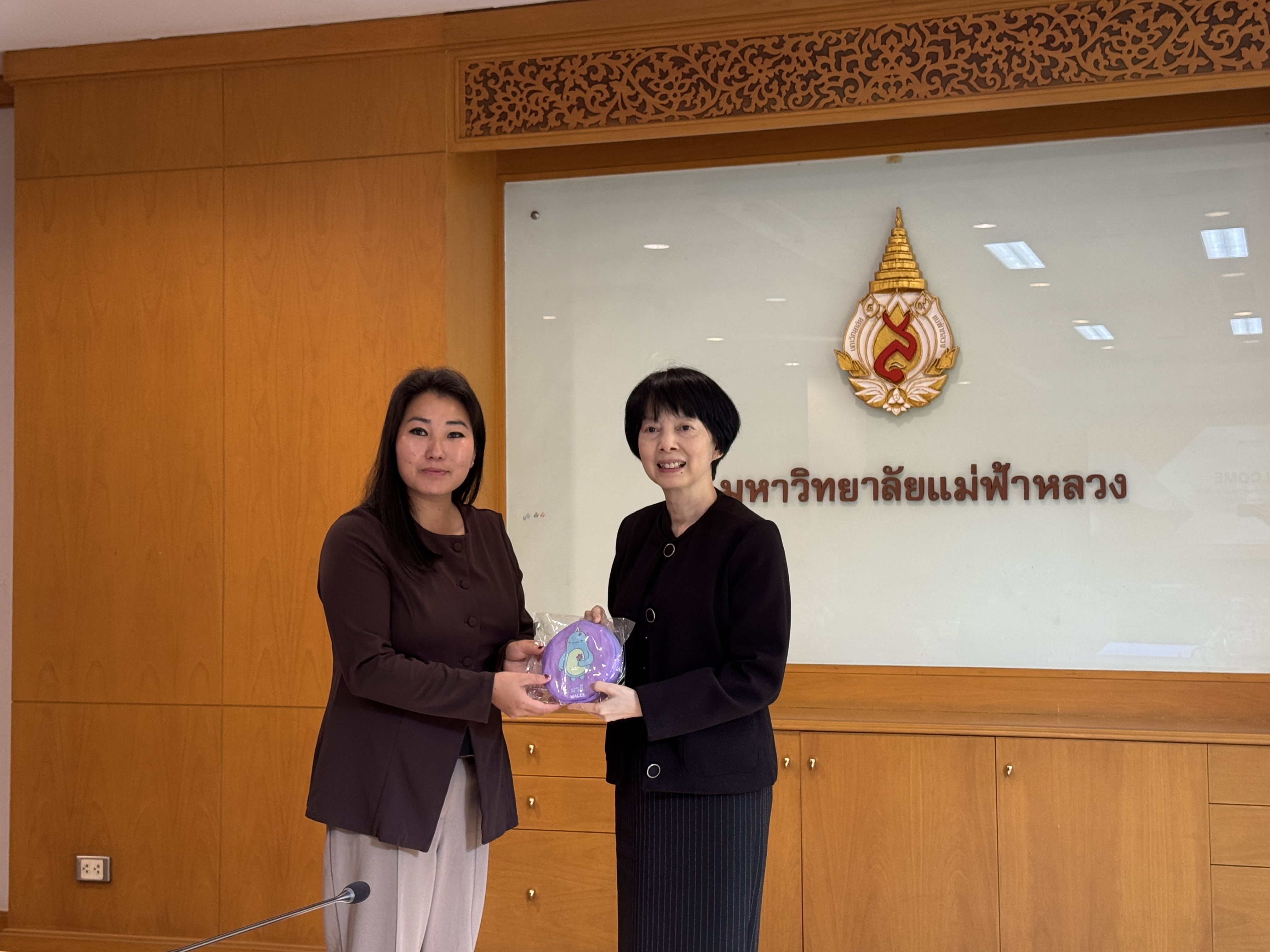 คณบดีสำนักวิชาพยาบาลศาสตร์ มฟล. ให้การต้อนรับคณะจาก Youth Welfare and Education Office ราชอาณาจักรภูฏาน/The Dean of the School of Nursing, MFU, welcomed a delegation from the Youth Welfare and Education Office of the Kingdom of Bhutan