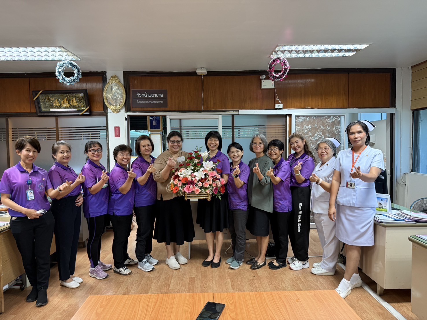 สำนักวิชาพยาบาลศาสตร์แสดงความยินดีกับ คุณวรางคณา ธุวะคำ รองผู้อำนวยการฝ่ายการพยาบาลเนื่องในโอกาสได้รับรางวัลพยาบาลดีเด่น The School of Nursing congratulates Deputy Director of Nursing Services, on the occasion of receiving the Outstanding Nurse Award