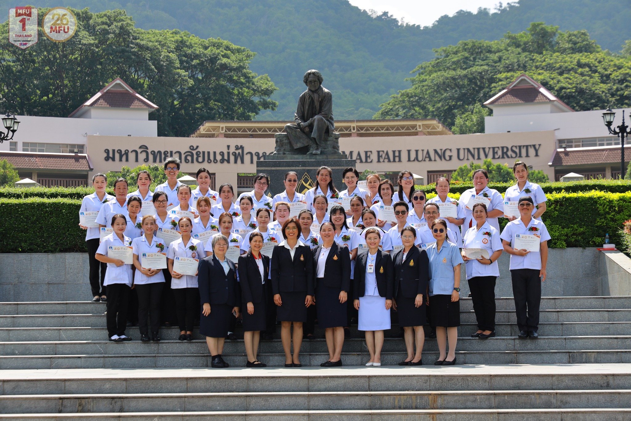 ขอแสดงความยินดีกับผู้สำเร็จการอบรม “หลักสูตรผู้ดูแลผู้สูงอายุ 420 ชั่วโมง รุ่นที่ 1” ของสำนักวิชาพยาบาลศาสตร์ มหาวิทยาลัยแม่ฟ้าหลวง Congratulations to the graduates of the “420-Hour Elderly Caregiver Training Program, Class 1” 