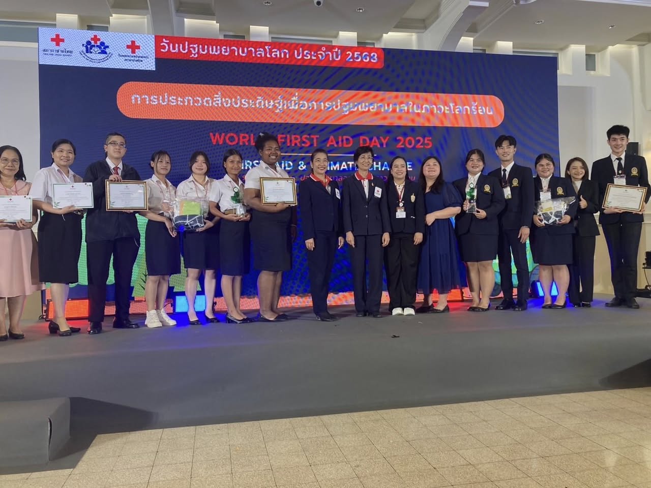 ขอแสดงความยินดีกับนักศึกษา ที่ได้รับรางวัลที่ 3 ในการประกวดสิ่งประดิษฐ์ จัดโดยสภากาชาดไทย/Congratulations to the students who won third place in the invention competition organized by the Thai Red Cross Society