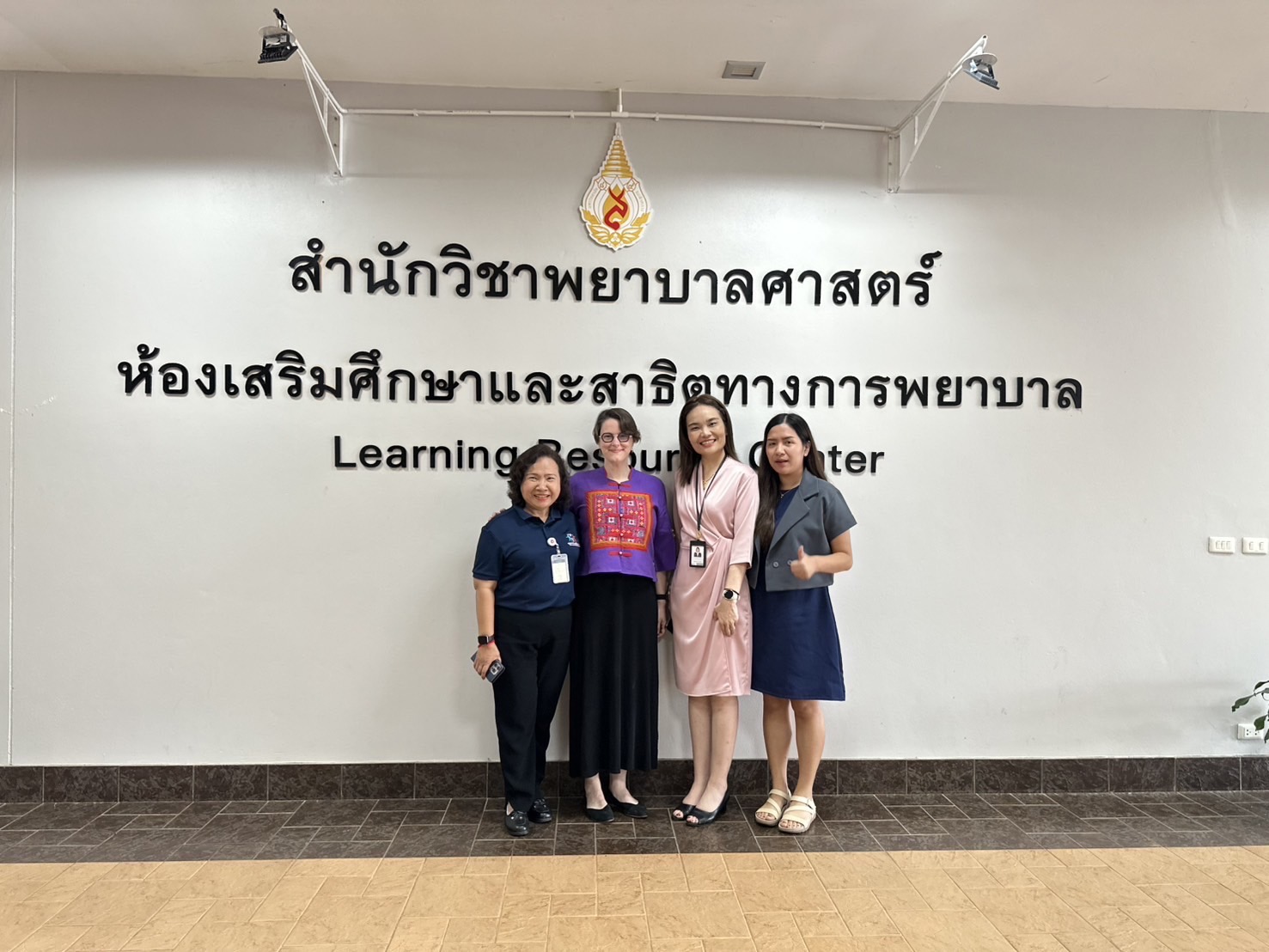 วันที่ 26 พฤษภาคม 2568 ผศ. ดร.ชมพูนุช โสภาจารีย์ คณบดี และคณะ ให้การต้อนรับ Dr. Mollie Marr จาก School of Medicine, Harvard University/On May 26, 2025, Asst. Prof. Dr. Chompunut Sopajaree, Dean, and her team welcomed Dr. Mollie Marr 