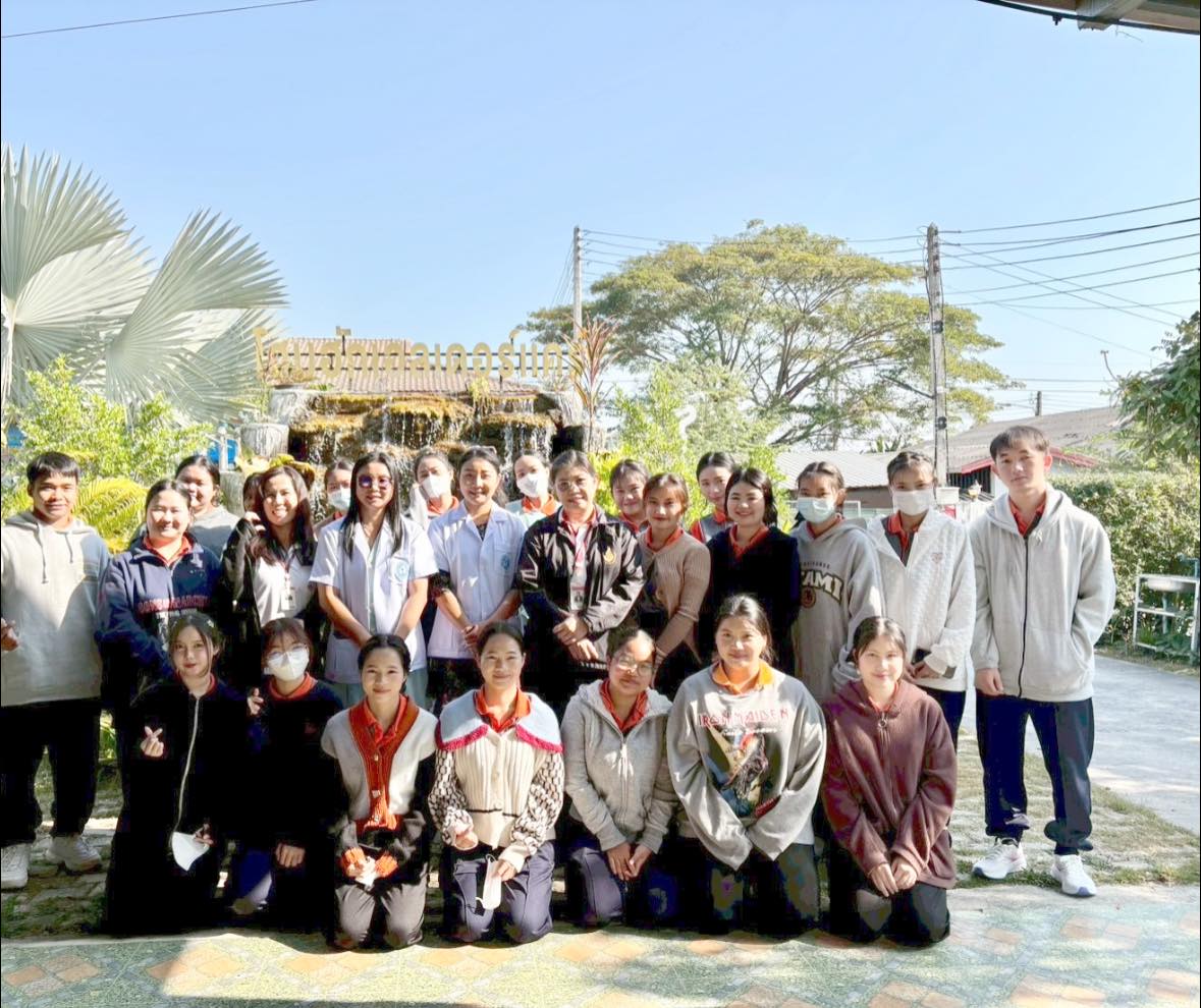 นักศึกษาหลักสูตรประกาศนียบัตรผู้ช่วยพยาบาล มฟล. ศึกษาดูงานศูนย์ดูแลผู้สูงอายุ เสริมประสบการณ์วิชาชีพ/MFU Certificate Program for Practical Nursing Students Visit Elderly Care Center to Enhance Professional Experience